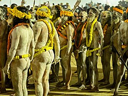 Poutníci v��í, �e koupel je o�istí od jejich h�ích�.