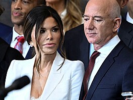 Snoubenka Jeffa Bezose Lauren Sánchezová si inauguraci nejspí� spletla s...