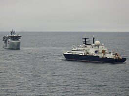 Lo� britského námo�nictva sleduje ruské �pioná�ní plavidlo Jantar v Laman�ském...