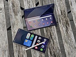 Samsung Galaxy S25 Ultra a Galaxy Z Fold 6