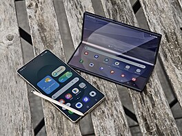 Samsung Galaxy S25 Ultra a Galaxy Z Fold 6
