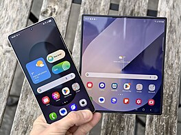 Samsung Galaxy S25 Ultra a Galaxy Z Fold 6