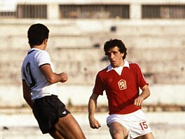 Ladislav Vízek u balonu v dresu �eskoslovenské reprezentace proti n�meckému...