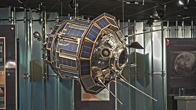 Model sov�tsk� vesm�rn� sondy Luna 3