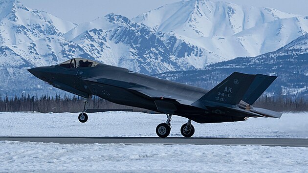 Letoun F-35 na Eielsonov leteck zkladn na Aljace (18. dubna 2023)