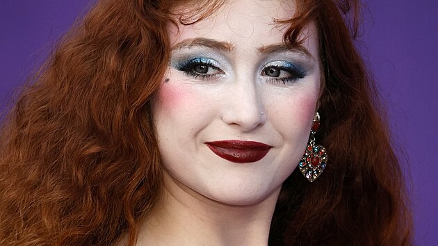 Barevný make-up podle zpěvačky Chappell Roan