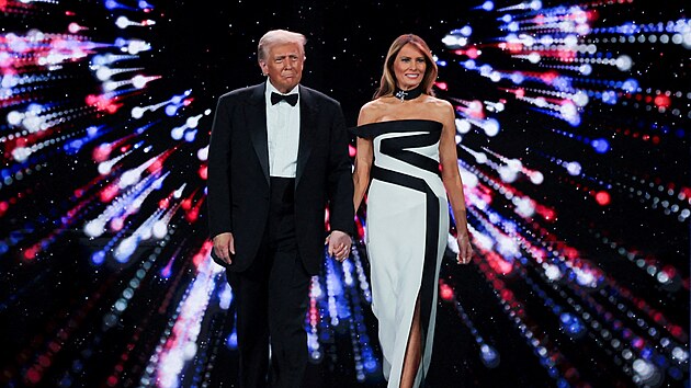 Prezident Donald Trump a prvn� d�ma Melania Trumpov� na Plesu svobody. (20. ledna 2025)