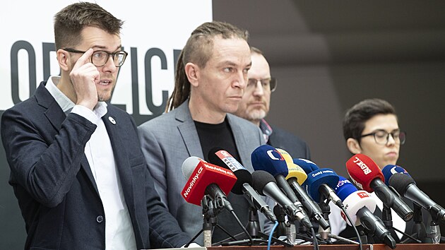 Pir�ti Ivan Barto� a Jakub Mich�lek na tiskov� konferenci strany. (21. ledna 2025)