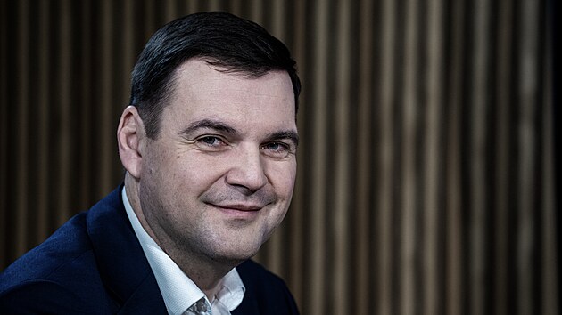 Hostem po�adu Rozst�el je Petr Macinka, p�edseda strany Motorist� sob�.