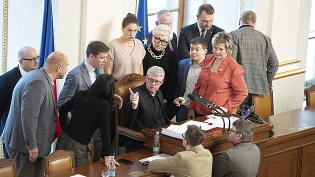 Sn�movna projedn�v� novelu o r�stu televizn�ho a rozhlasov�ho poplatku. (29. ledna 2025)