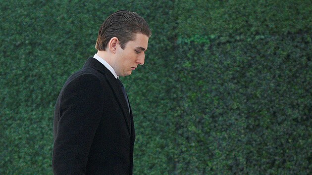 Syn Donalda Trumpa, Barron Trump p�ich�z� na bohoslu�bu v kostele svat�ho Jana. (20. ledna 2025)