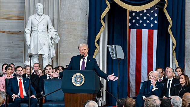 Americk� prezident Donald J. Trump hovo�� po slo�en� p��sahy v Rotund� Kapitolu v budov� americk�ho Kapitolu ve Washingtonu. (20. ledna 2025)