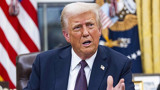 Donald Trump pi podpisu jednoho z exekutivnch pkaz (20. ledna 2025)