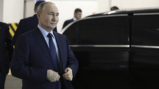 Rusk� prezident Vladimir Putin se v �ter� 28. ledna 2025 setkal se zam�stnanci b�hem n�v�t�vy z�vodu na v�robu automobil� AvtoVAZ ve m�st� Togliatti, region Samara, Rusko.