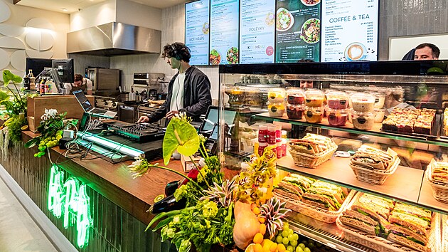 Otev�en� nov�ho �et�zce dean&david na N�rodn� t��d� v OD M�j.se zpozdilo o n�kolik m�s�c�.  (23. ledna 2025)