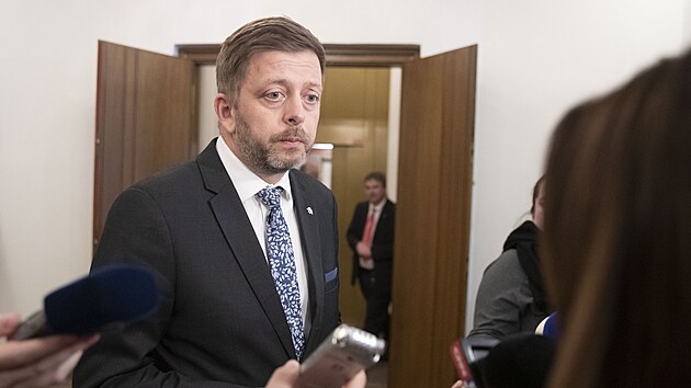 V�t Raku�an na tiskov� konferenci vy�et�ovac� komise ke st�elb� na Filozofick� fakult�. (23. ledna 2025)