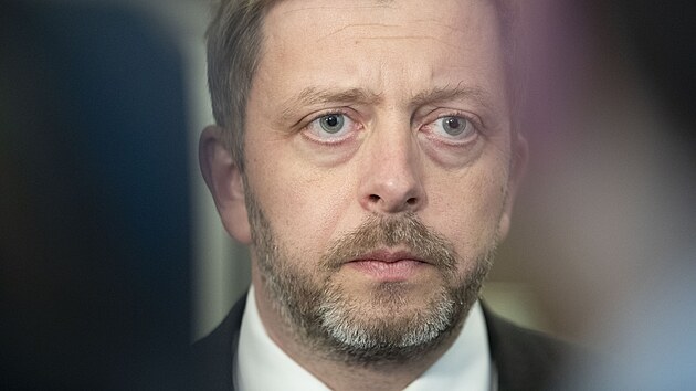 V�t Raku�an na tiskov� konferenci vy�et�ovac� komise ke st�elb� na Filozofick� fakult�. (23. ledna 2025)