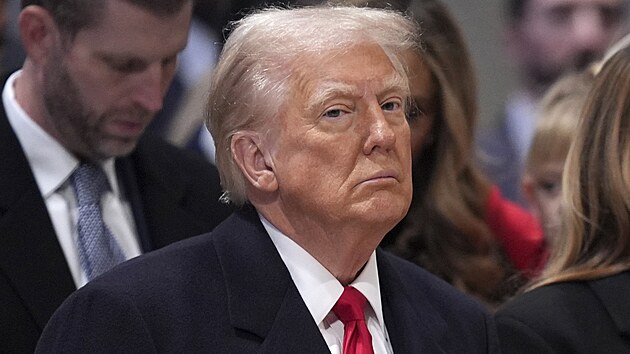 Prezident Donald Trump p�i ��asti na n�rodn� modlitb� ve Washingtonsk� n�rodn� katedr�le (21. ledna 2025)