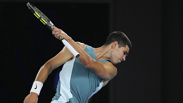 Carlos Alcaraz se na sebe zlob� ve �tvrtfin�le Australian Open.