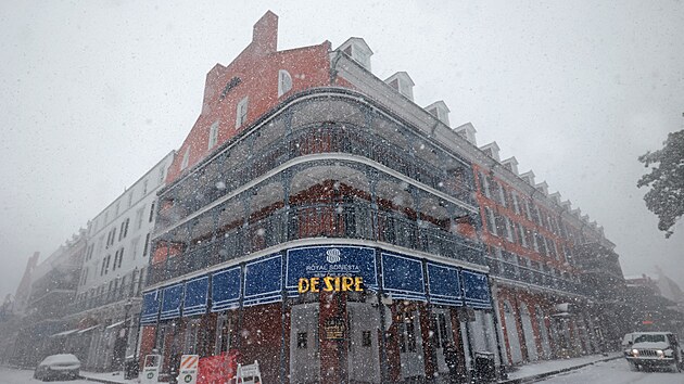 Texas a dal�� oblasti Spojen�ch st�t� kolem Mexick�ho z�livu zasypal sn�h. Sn�mek poch�z� z New Orleans v Louisian�. (21. ledna 2025)