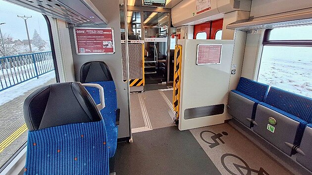 Do Pardubick�ho kraje zav�tal k bateriov� vlak, se kter�m se veden� Pardubick�ho kraje svezlo na Kr�licko.