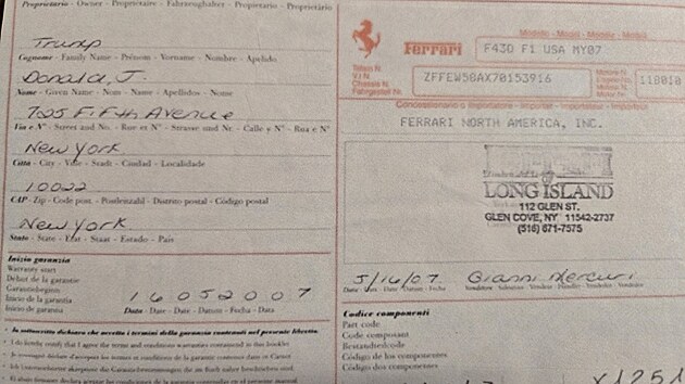 Ferrari F430, kter� kdysi vlastnil nov� americk� prezident Donald Trump, se objevilo v aukci.