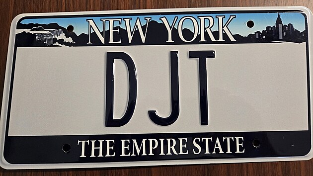 Ferrari F430, kter� kdysi vlastnil nov� americk� prezident Donald Trump, se objevilo v aukci.