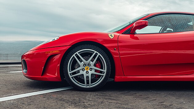 Ferrari F430, kter� kdysi vlastnil nov� americk� prezident Donald Trump, se objevilo v aukci.