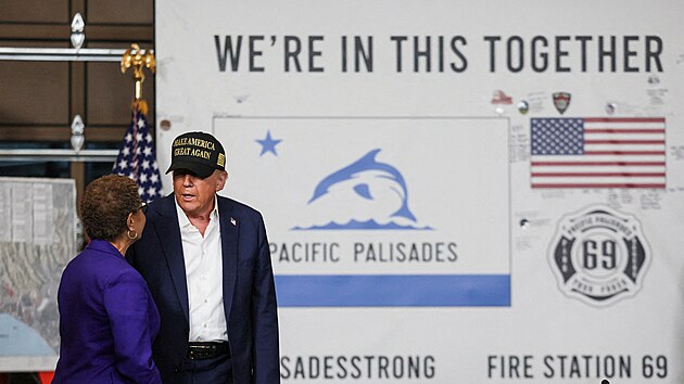 Americk� prezident Donald Trump p�i n�v�t�v� po��ry zpusto�en�m Los Angeles (25. leden 2025)