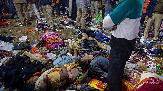 Bhem hinduistickho svtku Kumbh ml v indickm mst Prajgrd zemelo v tlaenici nejmn patnct lid. (29. ledna 2025)