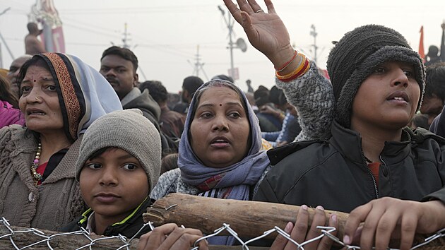 Bhem hinduistickho svtku Kumbh ml v indickm mst Prajgrd zemelo v tlaenici nejmn patnct lid. (29. ledna 2025)