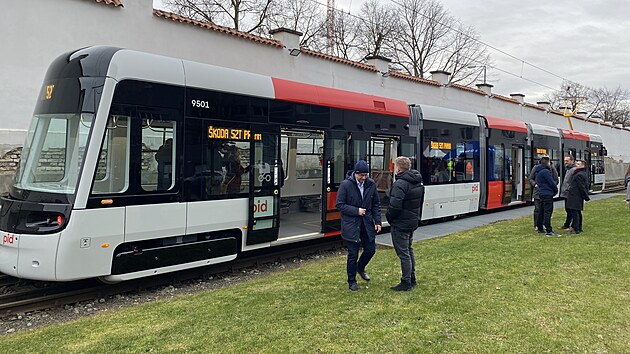 Letos v prosinci zanou v Praze jezdit nov tramvaje z dlen koda Group. Hlavn msto objednalo 200 nzkopodlanch souprav 52T.
