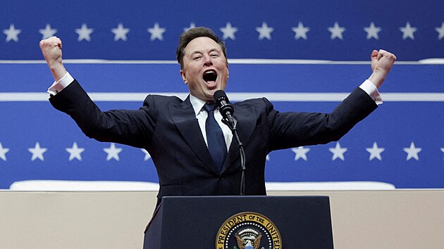 Elon Musk p�i d�kovn� �e�i k p��znivc�m v hale Capital One Arena ve Washingtonu. (21. ledna 2025)