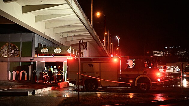 Z�sah hasi�� na autobusov�m n�dra�� ve Zl�n�, kde dev�tadvacetilet� mu� vhodil do baru nezn�m� p�edm�t. (28. ledna 2025)