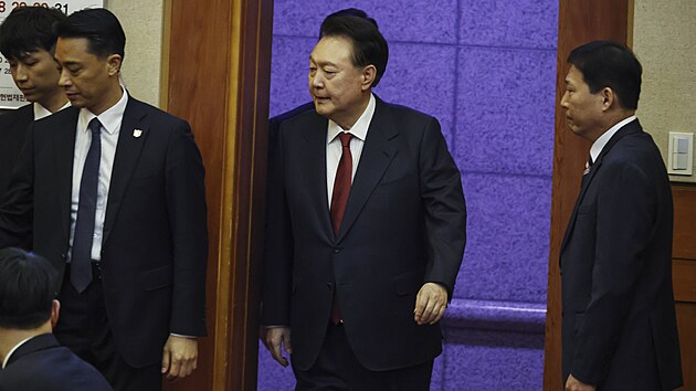 Sesazen� prezident Jun Sok-jol se ve �tvrtek op�t dostavil k �stavn�mu soudu, kde h�jil vyhl�en� stann�ho pr�va. (23. ledna 2024)
