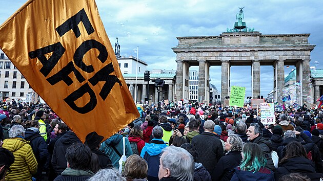 Des�tky tis�c lid� v N�mecku demonstrovaly proti pravici. (25. ledna 2025)