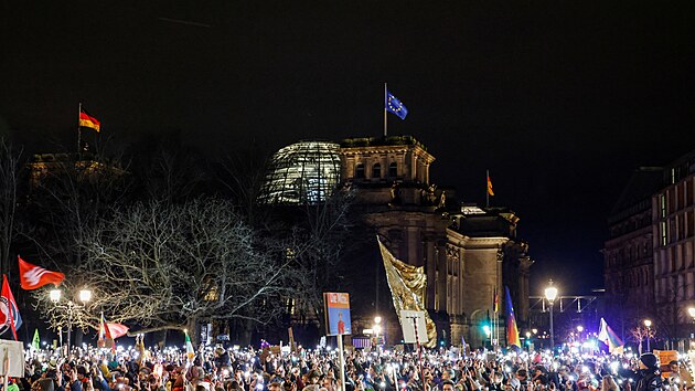 Des�tky tis�c lid� v N�mecku demonstrovaly proti pravici. (25. ledna 2025)