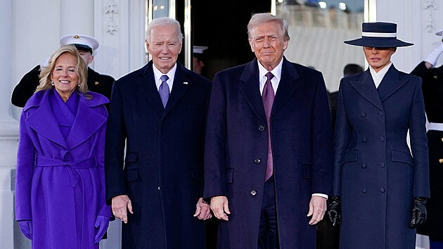 Spojen� st�ty maj� staronov�ho prezidenta Donalda Trumpa. Proto�e se inaugurace kv�li n�zk�m teplot�m konala v rotund� Kapitolu, m�li jsme mo�nost vid�t modely leh��, ne� je obvykl�. T�k� svrchn�ky d�my vym�nily za elegantn� saka a kost�mky, p�nov� uk�zali obleky pod rozepnut�mi kab�ty. Pod�vejte se na to nejzaj�mav�j��, co bylo vid�n�.