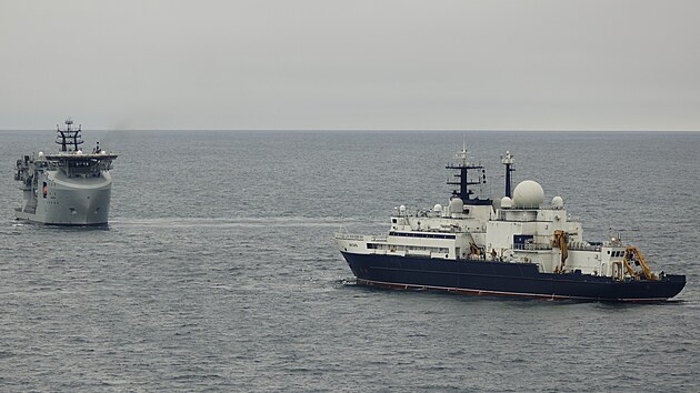Lo� britsk�ho n�mo�nictva sleduje rusk� �pion�n� plavidlo Jantar v Laman�sk�m pr�plavu. (22. ledna 2025)