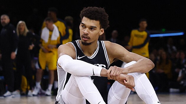 Victor Wembanyama lituje pa�í�ské prohry San Antonio Spurs s Indiana Pacers.