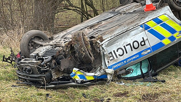 Pi nehod policejnho auta jedoucho k havrii dodvky u Pistoupimi na Kolnsku se vn zranil jeden z policist. Silnice I/12 byla doasn uzaven. (27. ledna 2025)