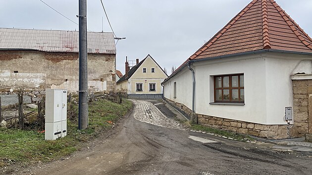 Rekonstrukce vodovodu a kanalizace ve starch Lobzch zkomplikuje dopravu. (17. ledna 2025)