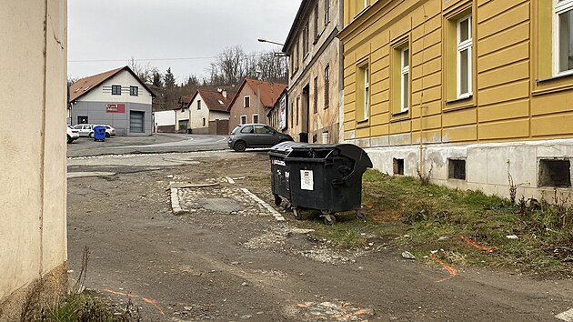 Rekonstrukce vodovodu a kanalizace ve starch Lobzch zkomplikuje dopravu. (17. ledna 2025)