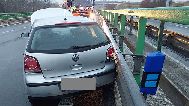 Hasi�i v Karlovarsk�m kraji ve �tvrtek r�no zasahovali u �esti nehod, p�i nich se zranili t�i lid�. Nehody se staly v Mari�nsk�ch L�zn�ch, Chodov�, Franti�kov�ch L�zn�ch, u Kyn�perka a dvakr�t u Star� Vody. (23. ledna 2025)