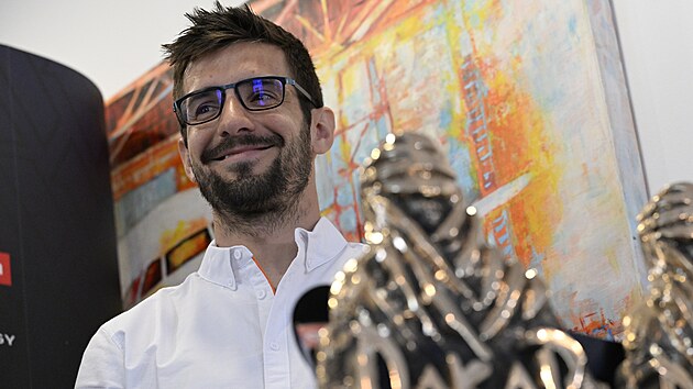 Martin Mac�k na tiskov� konferenci po n�vratu z Rallye Dakar 2025.