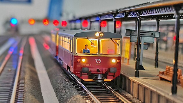 Z nat��en� 143. d�lu magaz�nu POZOR VLAK, nov� digit�ln� laborato� Katedry �elezni�n� dopravy �ilinsk� univerzity