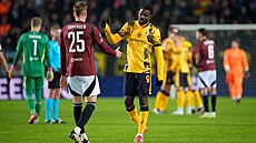 Asger Sörensen a Marcus Thuram na konci zápasu.