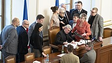 Sn�movna projednává novelu o r�stu televizního a rozhlasového poplatku. (29....