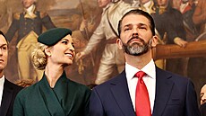 Ivanka Trumpová a Donald Trump mladí picházejí na inauguraci do Rotundy...