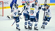Radost libereckých hokejist po gólu proti Komet.